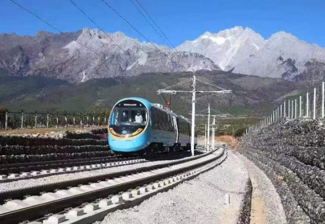 半岛集团公司_半岛（中国） | 双向变流技术赋能高海拔轨道交通